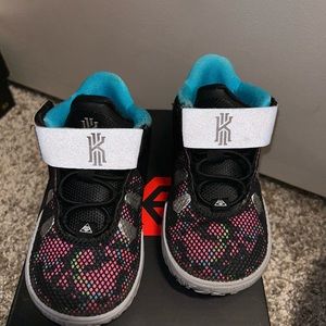 Toddler shoes size 7c